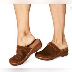 BORN BANDY WOMENS CLOGS in size 10